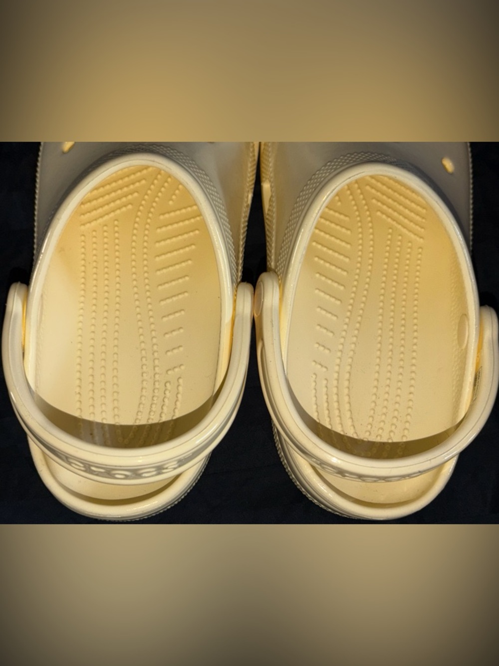 Women’s Size 8 CROCS CLASSIC CLOGS Shiny Off White (Buttercream?) Men’s 6 - Picture 7 of 9